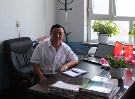 《辽垦二小彩虹报》总编